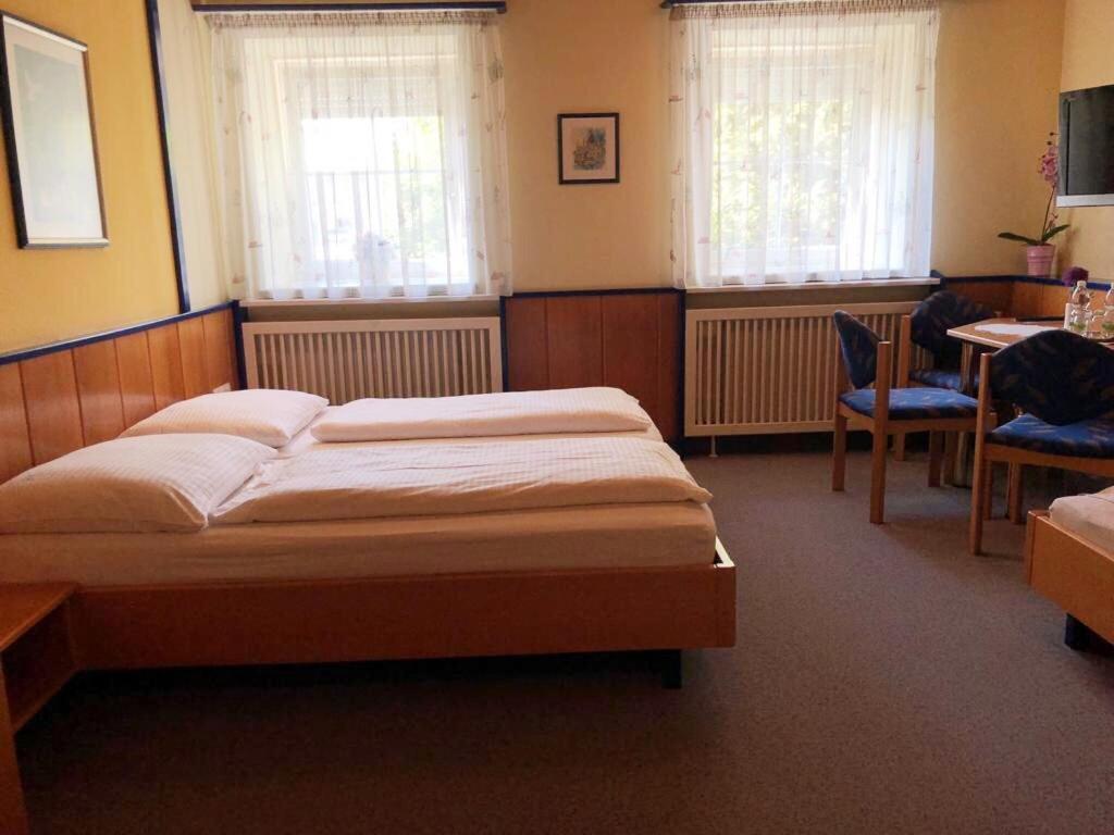 Gaestehaus Stoegmueller Asten Luaran gambar